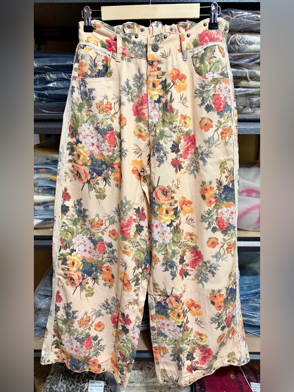 NWT POL Wide-Leg Floral Pants in Cream Peach and Multicolor